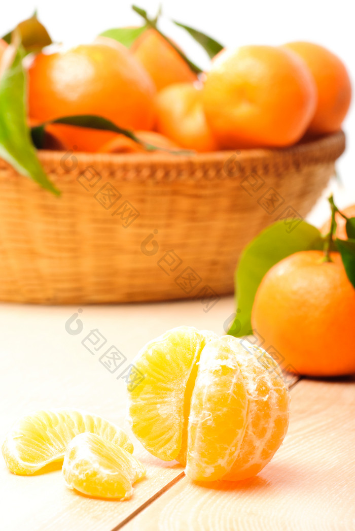 篮筐里的橘子水果
