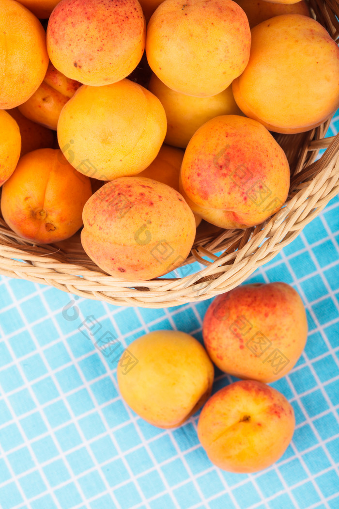 黄色杏子水果摄影图