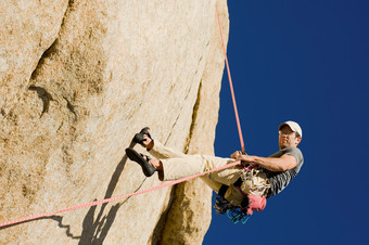 攀爬<strong>登山</strong>的男人摄影图