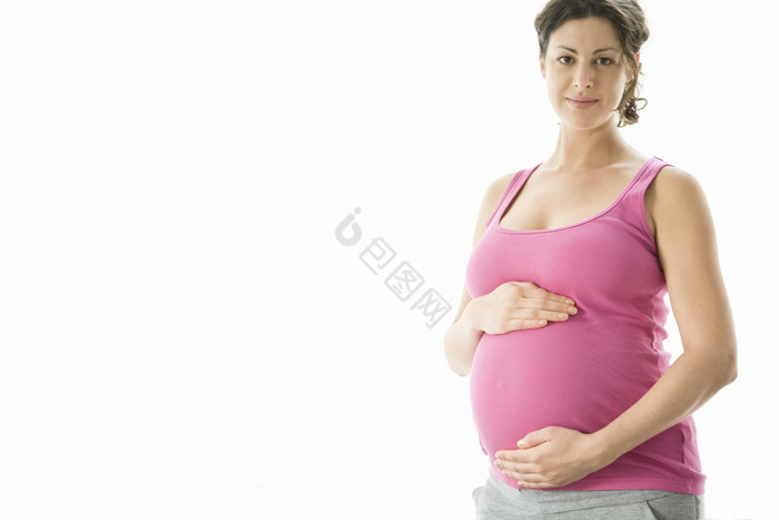 摸着孕肚的准妈妈图片