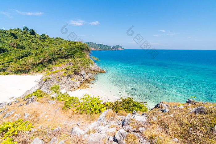 海边沙滩海浪夏天度假旅游风景图