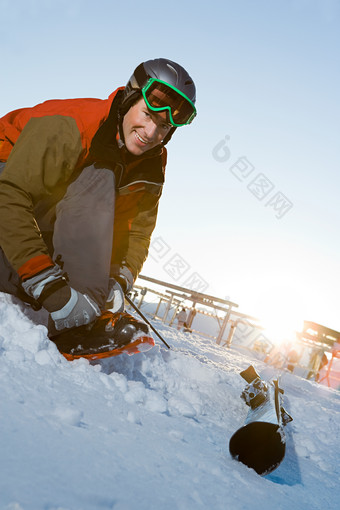 蓝色调在滑雪的人<strong>摄影</strong>图