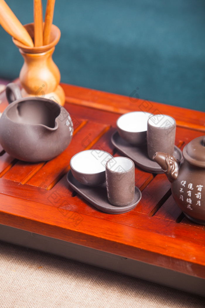 茶盘上的茶杯茶具