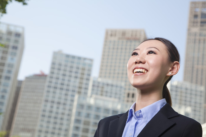 女人成熟的白领户外城市商业微笑摄影图片