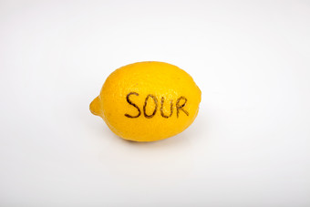 灰色调一个写字的柠檬摄影图