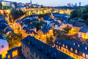 卢森堡城市建筑物夜景
