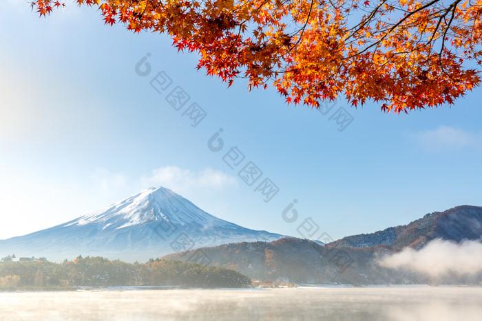 秋季的富士山山峰