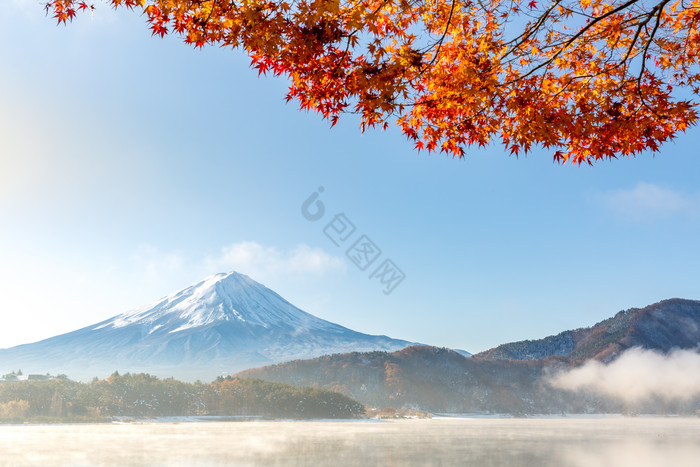 秋季的富士山山峰