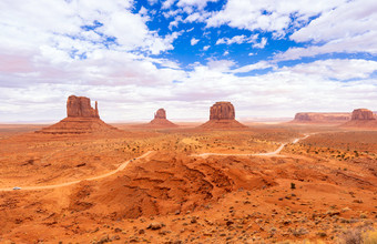 沙漠峡谷红色的蓝天白云大自然优美风景