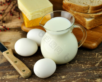 暗色调牛奶和<strong>鸡蛋</strong>影图