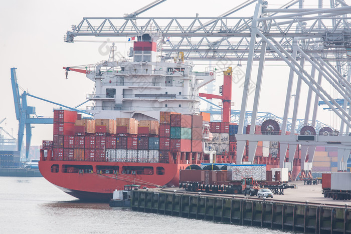 港口码头轮船运输