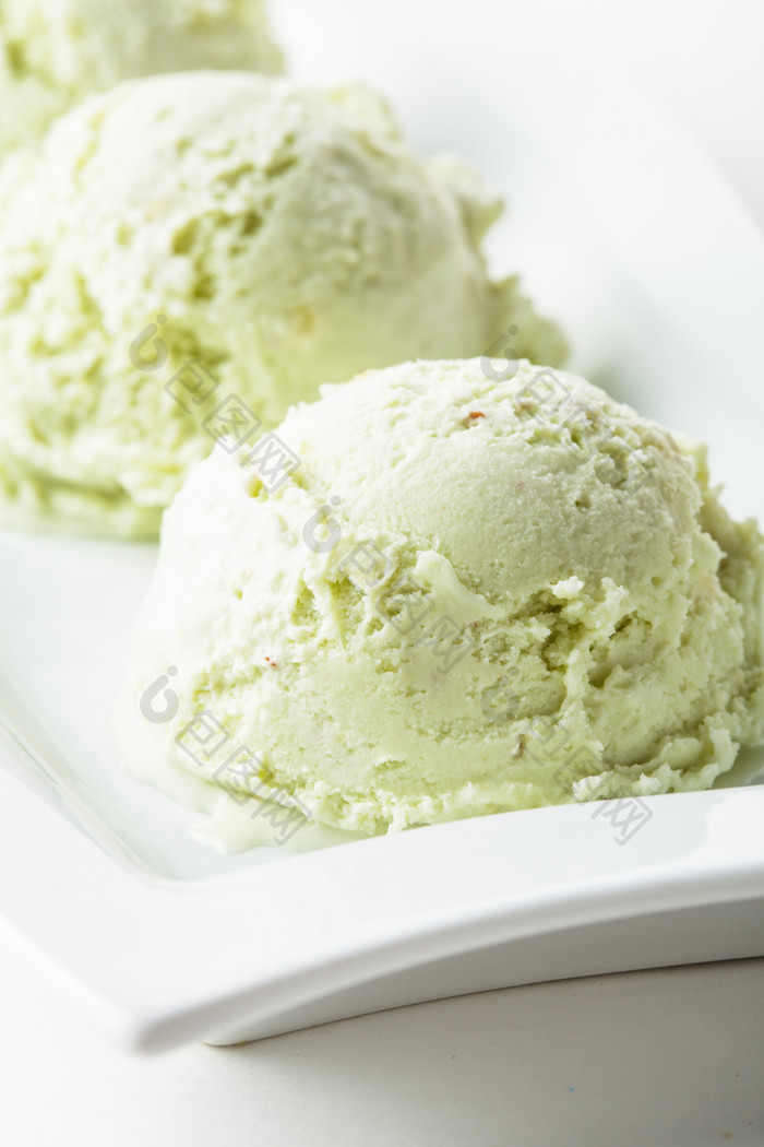 绿色抹茶冰淇淋甜品