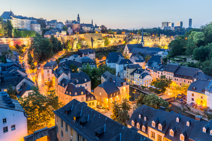卢森堡城市夜景摄影图