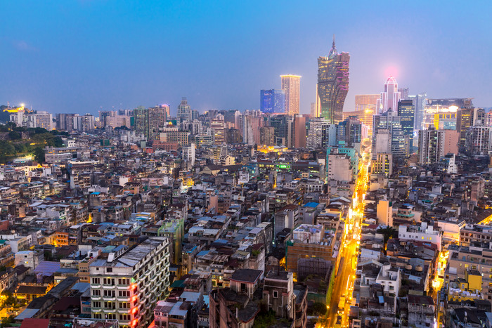 深蓝色调澳门夜景摄影图