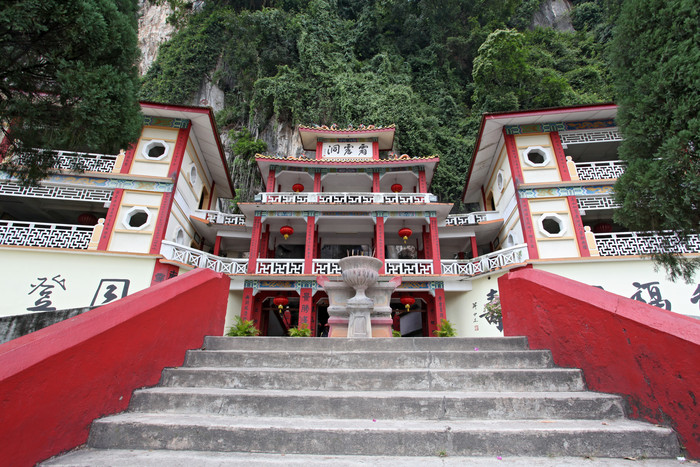 山上佛教建筑摄影图