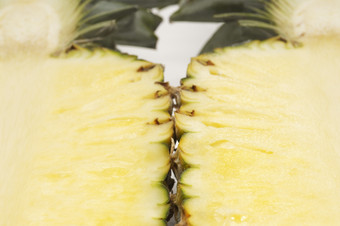 暖色调切菠萝摄影图