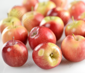 红色调<strong>成熟</strong>的苹果摄影图