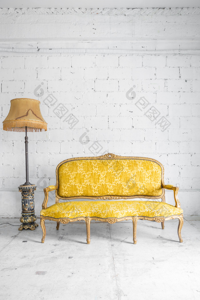 黄色的欧式椅子摄影图