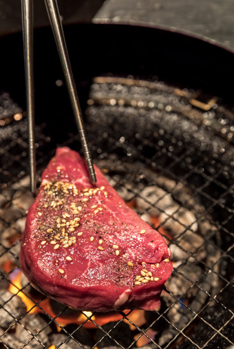 木炭烧烤烤肉美食