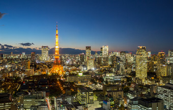 黄昏傍晚城市建筑东京塔