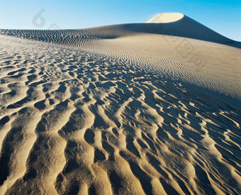 深色调大沙漠美景摄影图