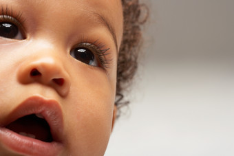 简约黑人婴儿摄影图