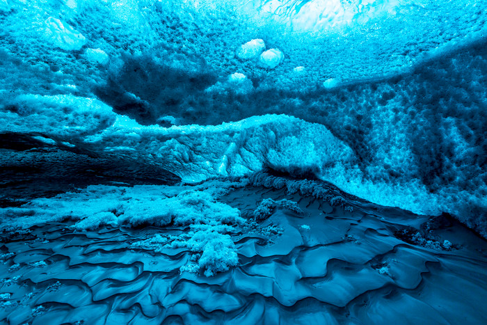 蓝色调冰冻海底摄影图