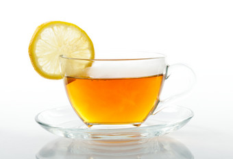 玻璃杯里的柠檬茶茶水