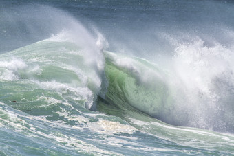唯美汹涌的海浪摄影图