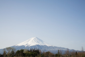 蓝色调远看漂亮富士山摄影图