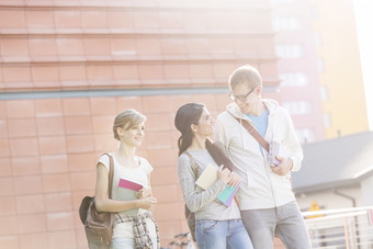 简约风大学生们摄影图