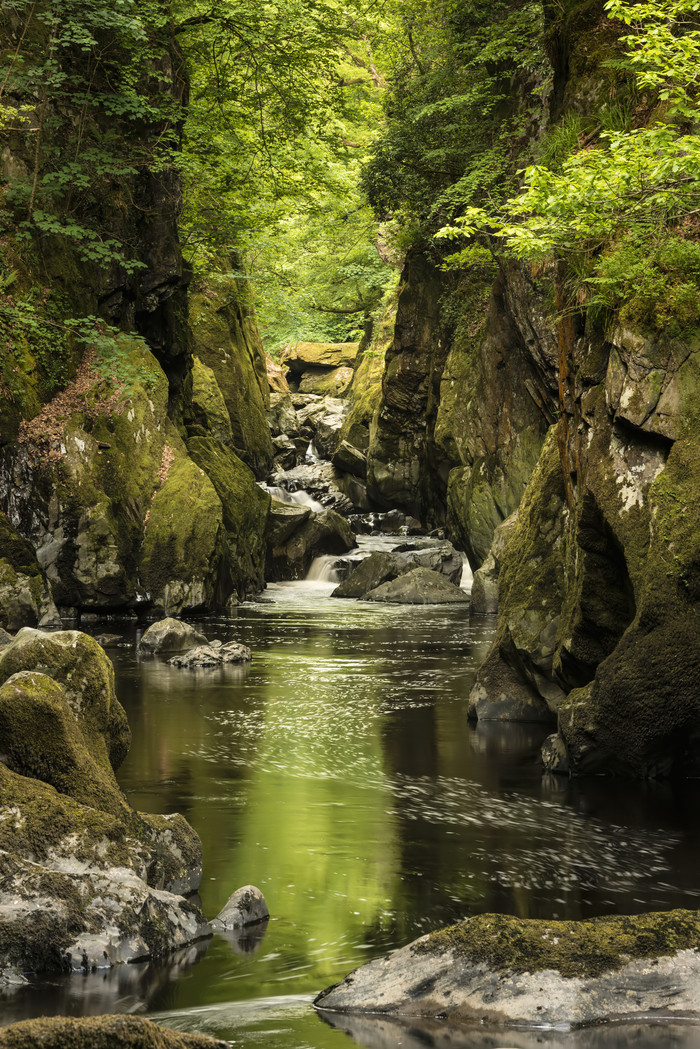 大自然峡谷河水风景