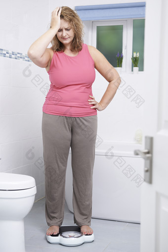 简约风减肥的女人摄影图