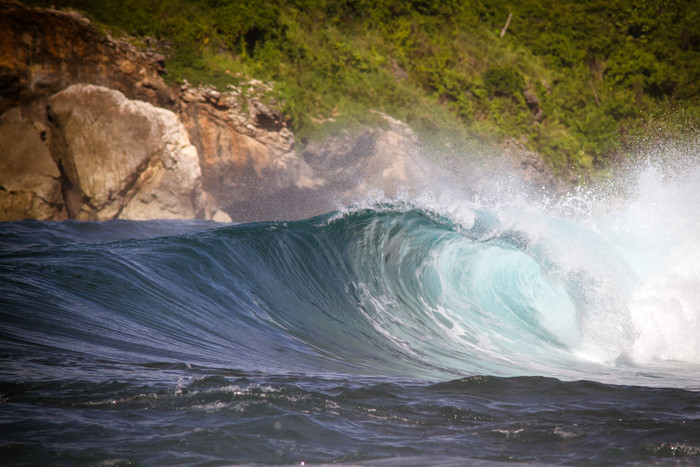 海边风景悬崖海浪冲击海水度假旅游摄影照片