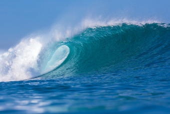 <strong>蓝色</strong>海边沙滩海浪冲击大海风景旅行夏天