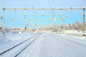 <strong>蓝色</strong>雪中的铁路摄影图