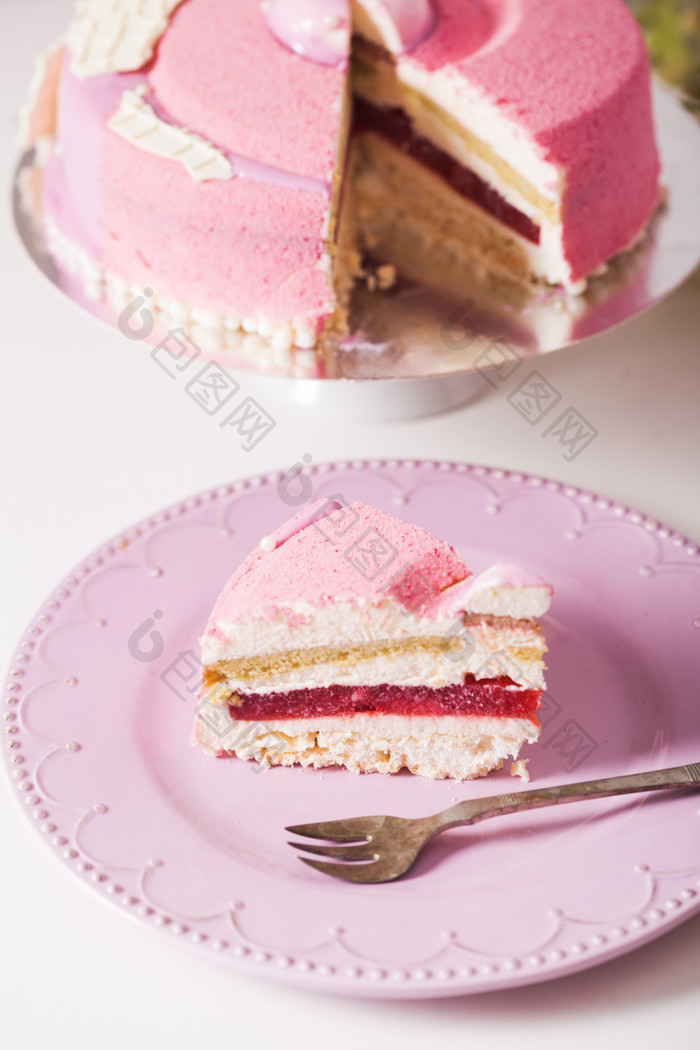 草莓味夹层水果蛋糕