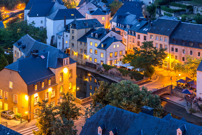 卢森堡城市房屋夜景