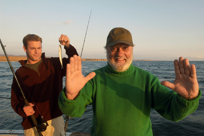 暗色调钓鱼的男人们摄影图