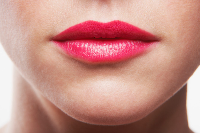 简约风格女人的红嘴唇摄影图