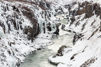 冬天峡谷河流摄影图