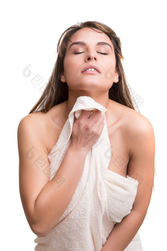 洗澡裹着浴巾的女人