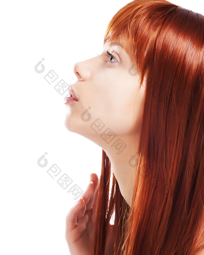 红发女人侧脸摄影图