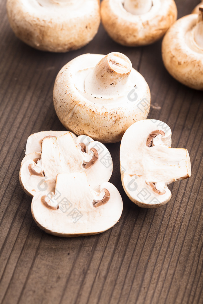 切片的白蘑菇摄影图