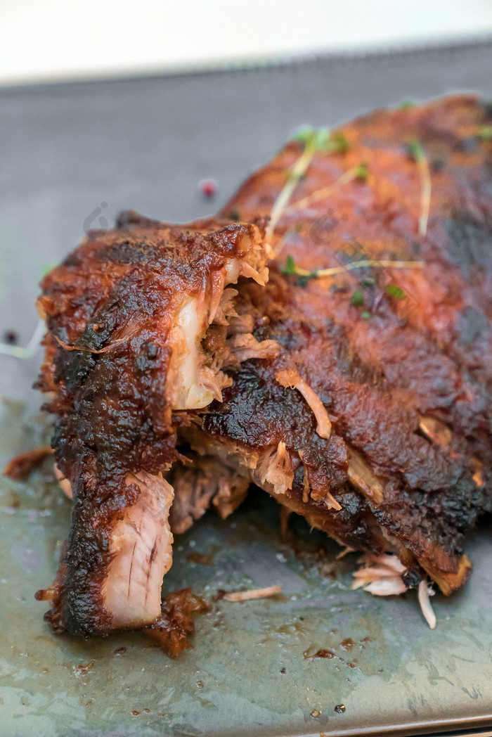 烧烤肉排美食摄影图