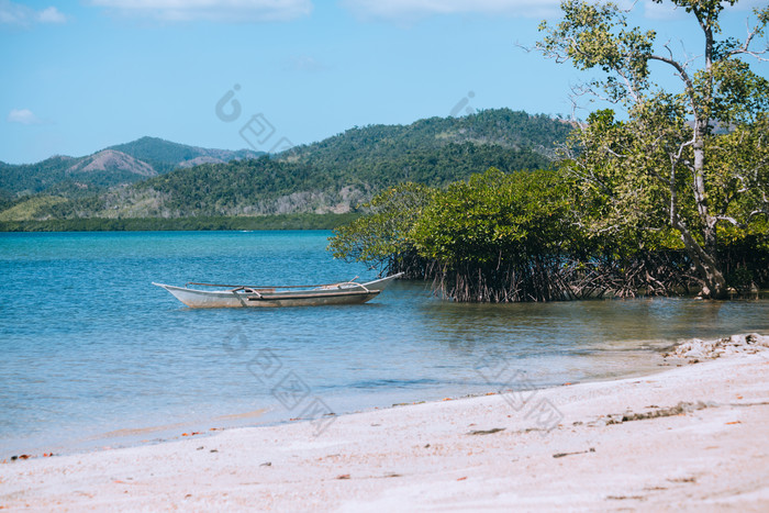 青山绿水海滩摄影图