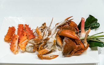 海鲜餐厅蟹王腿摄影图