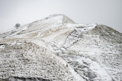 冬天雪山山顶景色