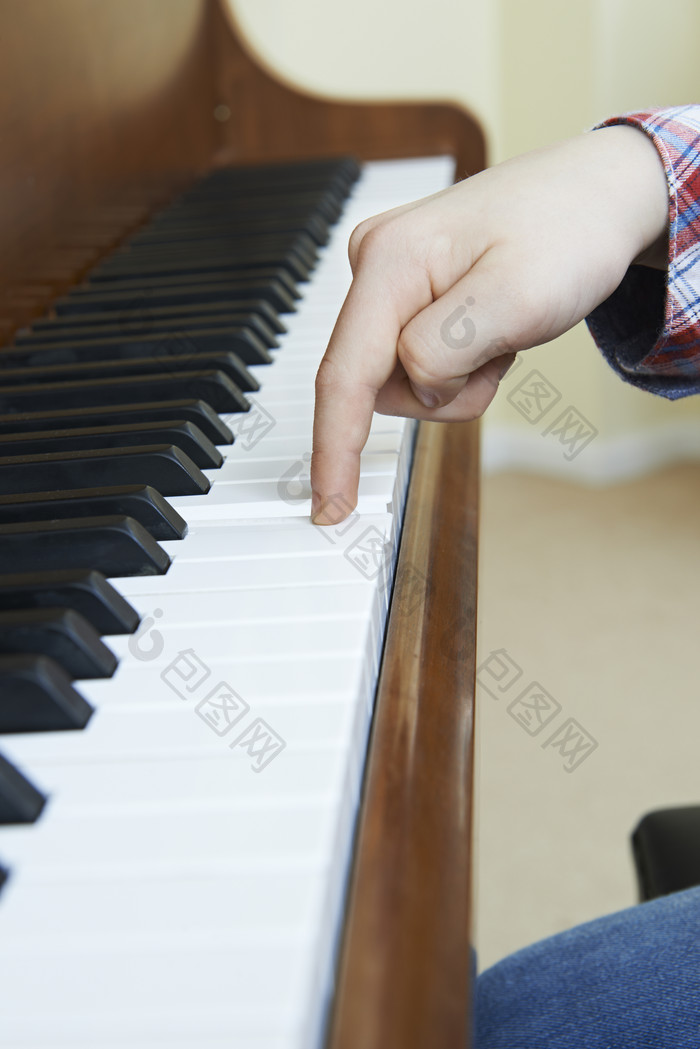 谈钢琴的手摄影图