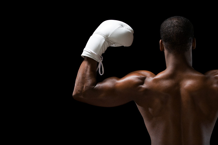 暗色调拳击男选手摄影图